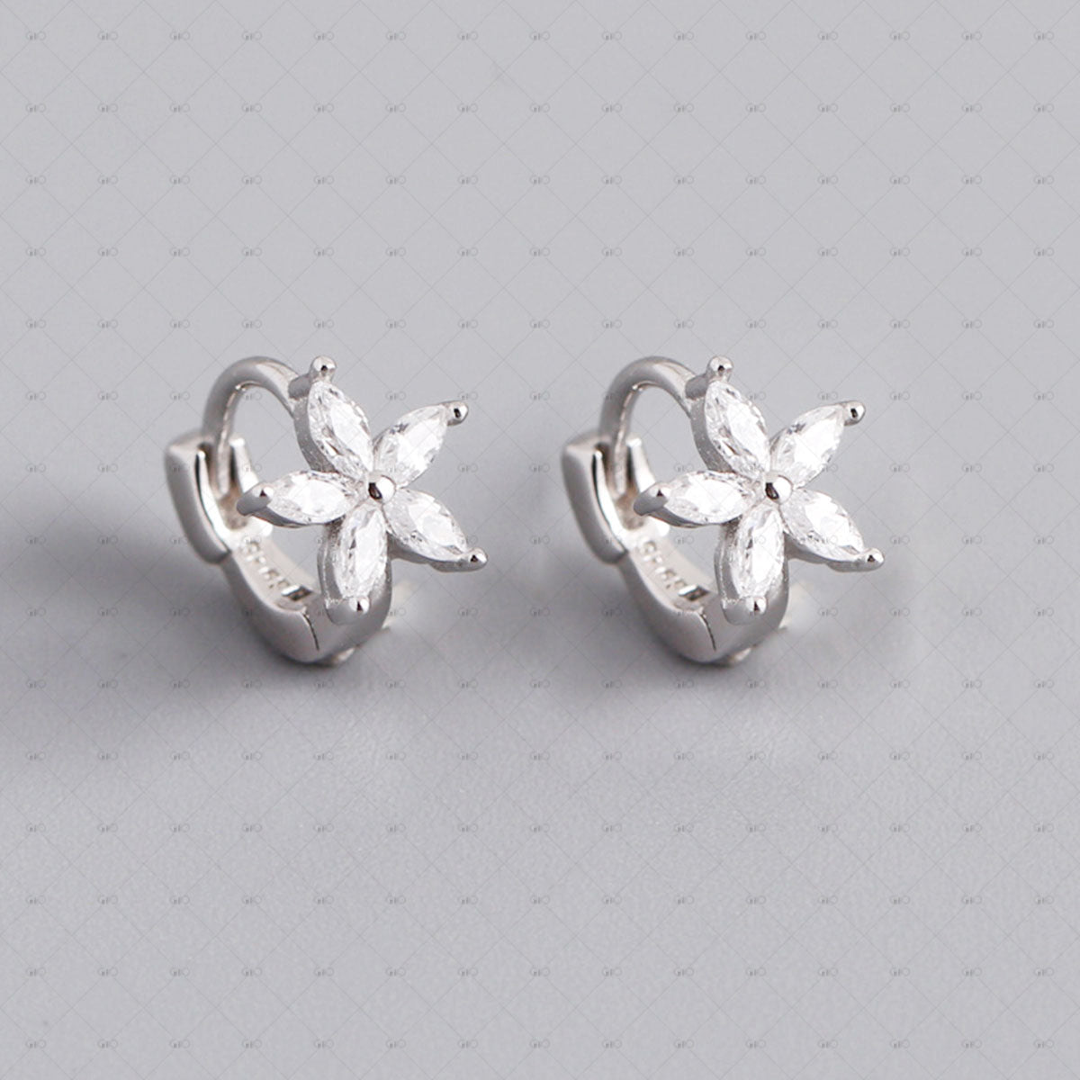 S925 Silver Flower Shape Zirconia Round Earrings